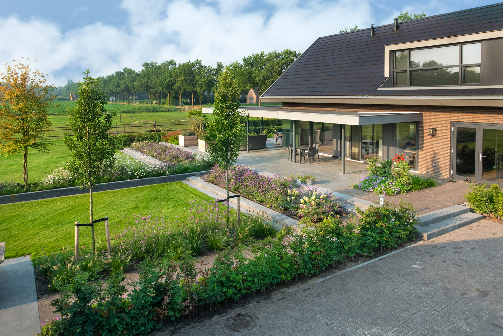 Moderne tuin Diessen 14