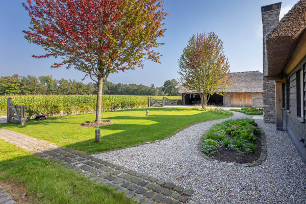 Mooie tuin met zwemvijver Moergestel